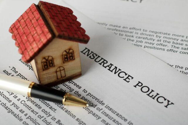 What does homeowners insurance cover?